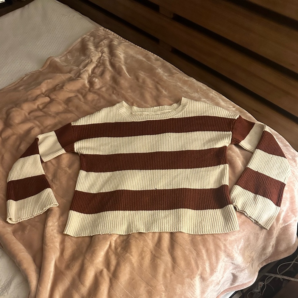Gilded Intent distressed sweater size xl